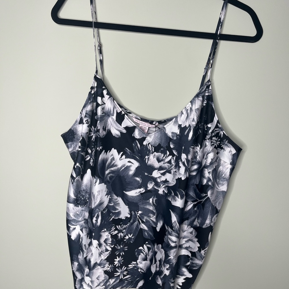 Victoria's Secret Black and White Sleeveless Camisole